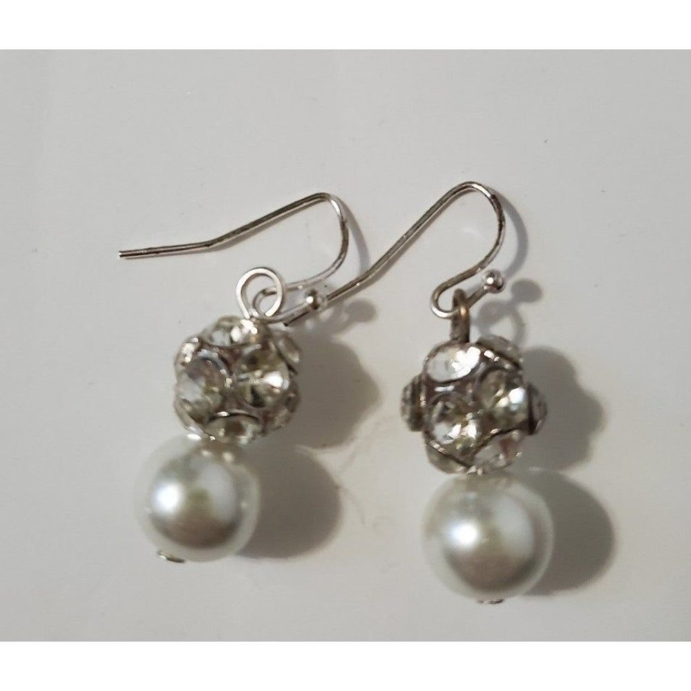 Shiny and Pearl Earrings - Picture 2 of 2